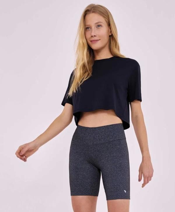 T-SHIRT ALTO GIRO SKIN FIT CROPPED PRETO